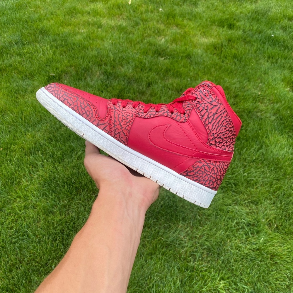 Jordan 1 Retro “Red Elephant”